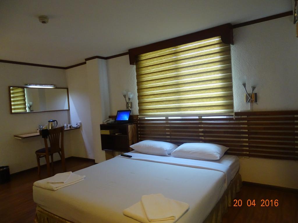Bed & Breakfast Backpackerz @ Orchid